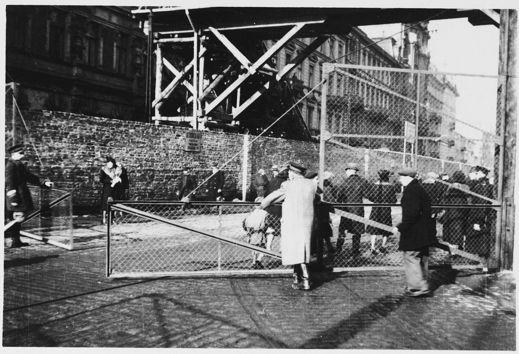 s10.pa3 .002 wa ghetto varsovie passerelle 1942 MRJ MOI