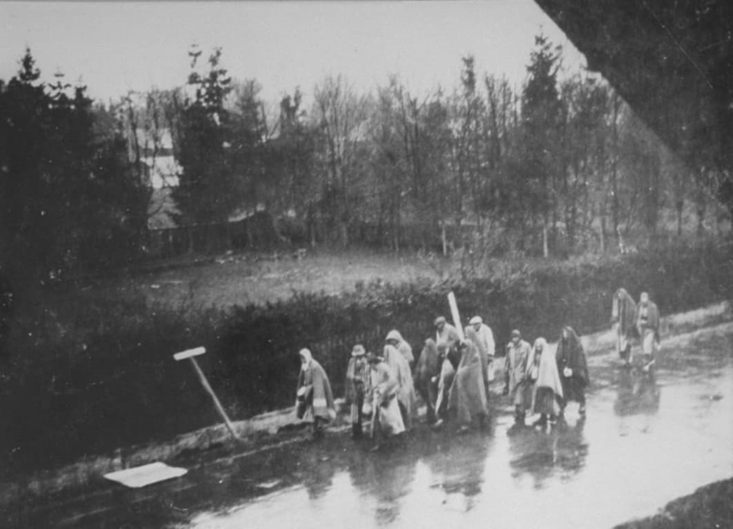 s15.pa1 .007 marche mort dachau MRJ MOI