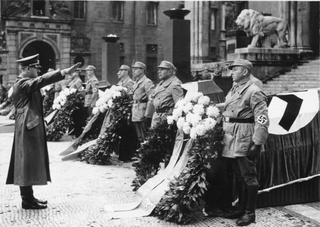 s2.pa3 .010 hitler feldherrnhalle 11nov39 MRJ MOI