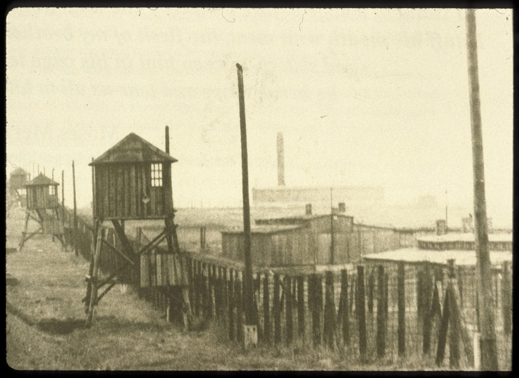 s8.pa3 .032 majdanek camp baraques min MRJ MOI