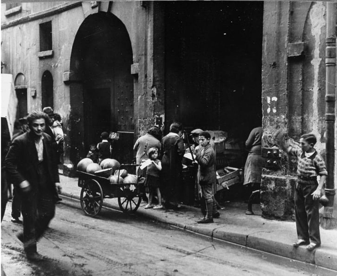 37I_F0037_1-44_a_Jewish-quarter-in-Paris_MuW