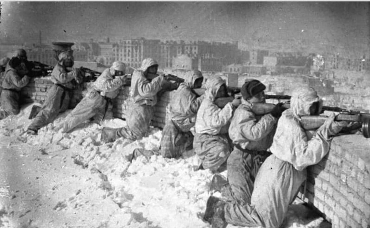 s10.pa2_.001_soldats_stalingrad_hiver_42-43