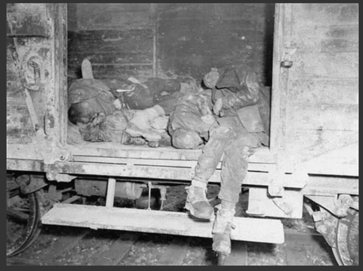 s15.pa1_.012_dachau-train_29-avril_1945